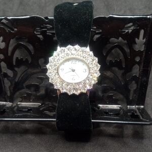Elegant Black Velvet And Rhinestone Women's Quartz Watch Untested F3013411-U